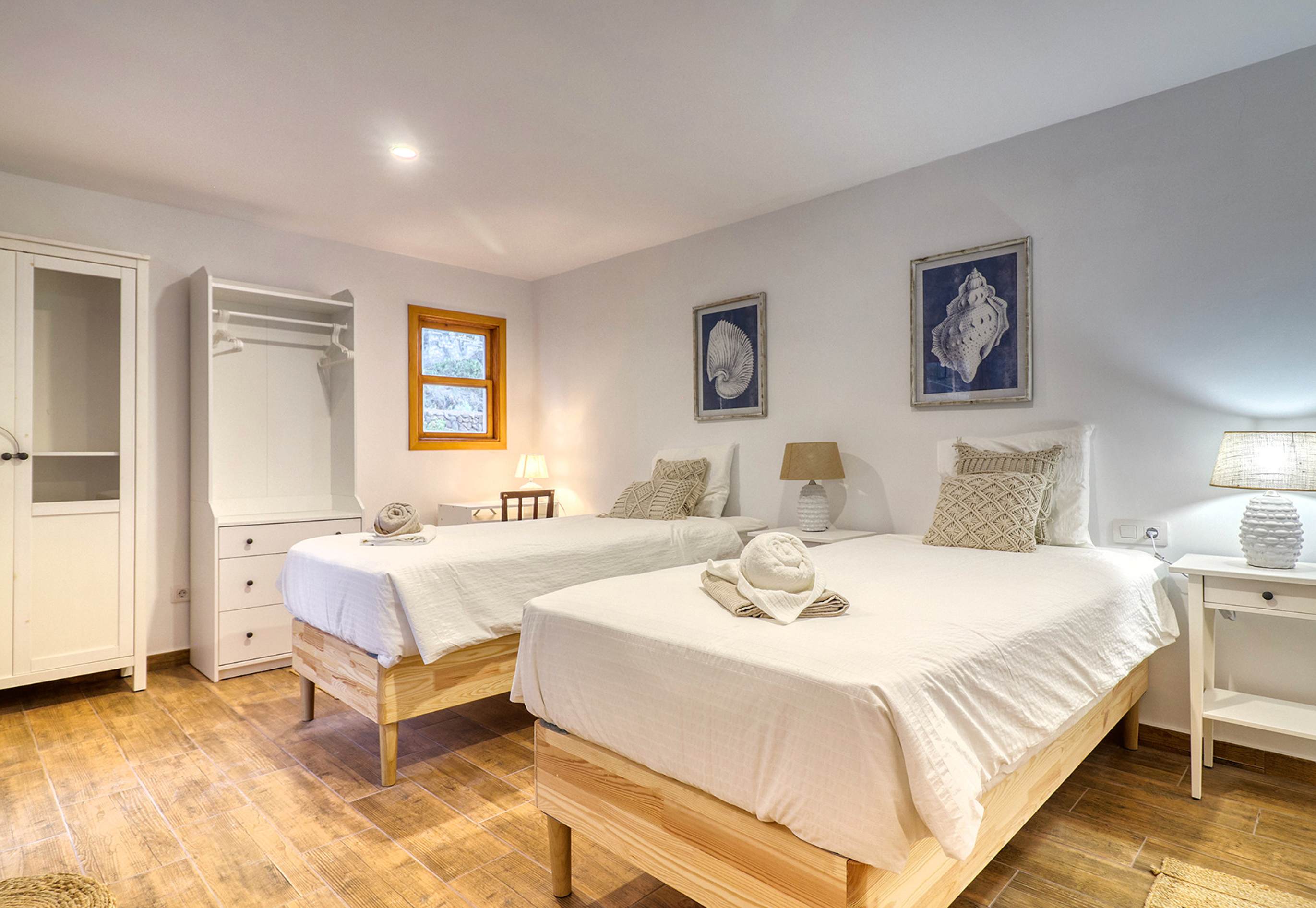 Twin bedroom